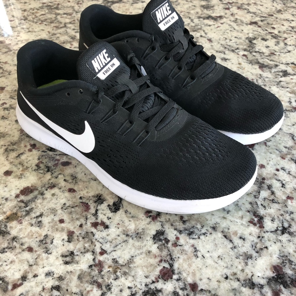 NIKE FREE RN